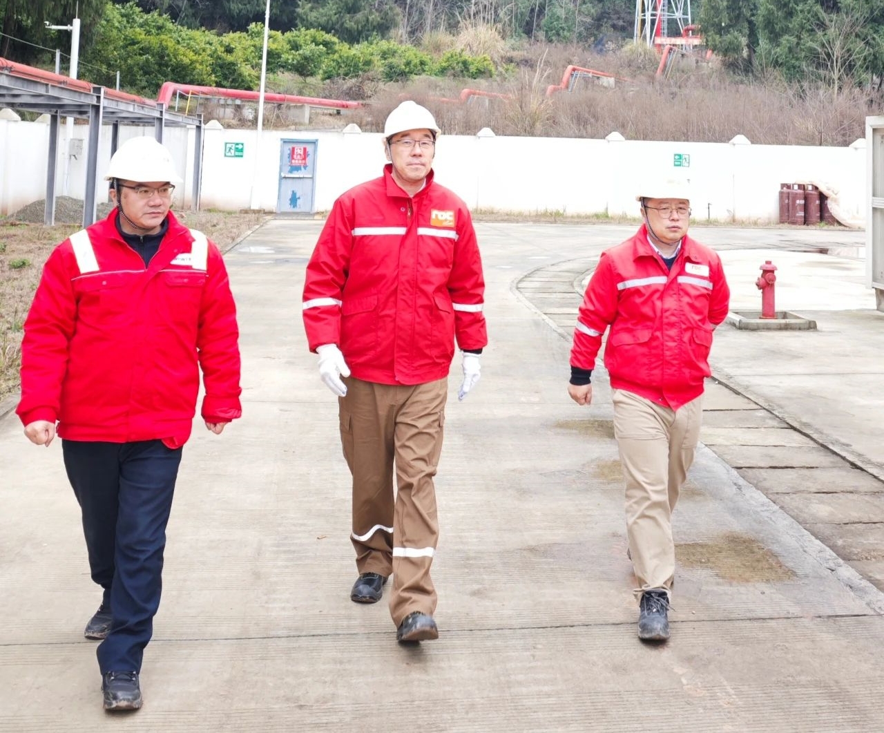 海南礦業(yè)總裁滕磊赴洛克石油八角場(chǎng)慰問(wèn)調(diào)研