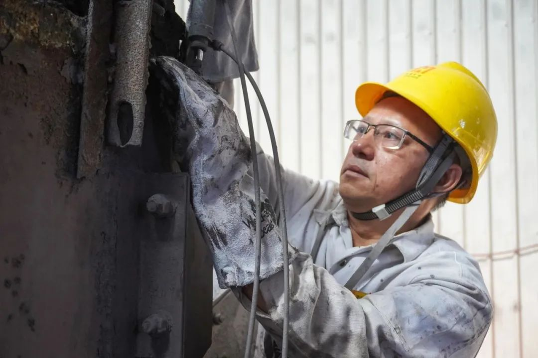 喜報 | 海南礦業員工陳用利被授予“海南省勞動模范稱號”